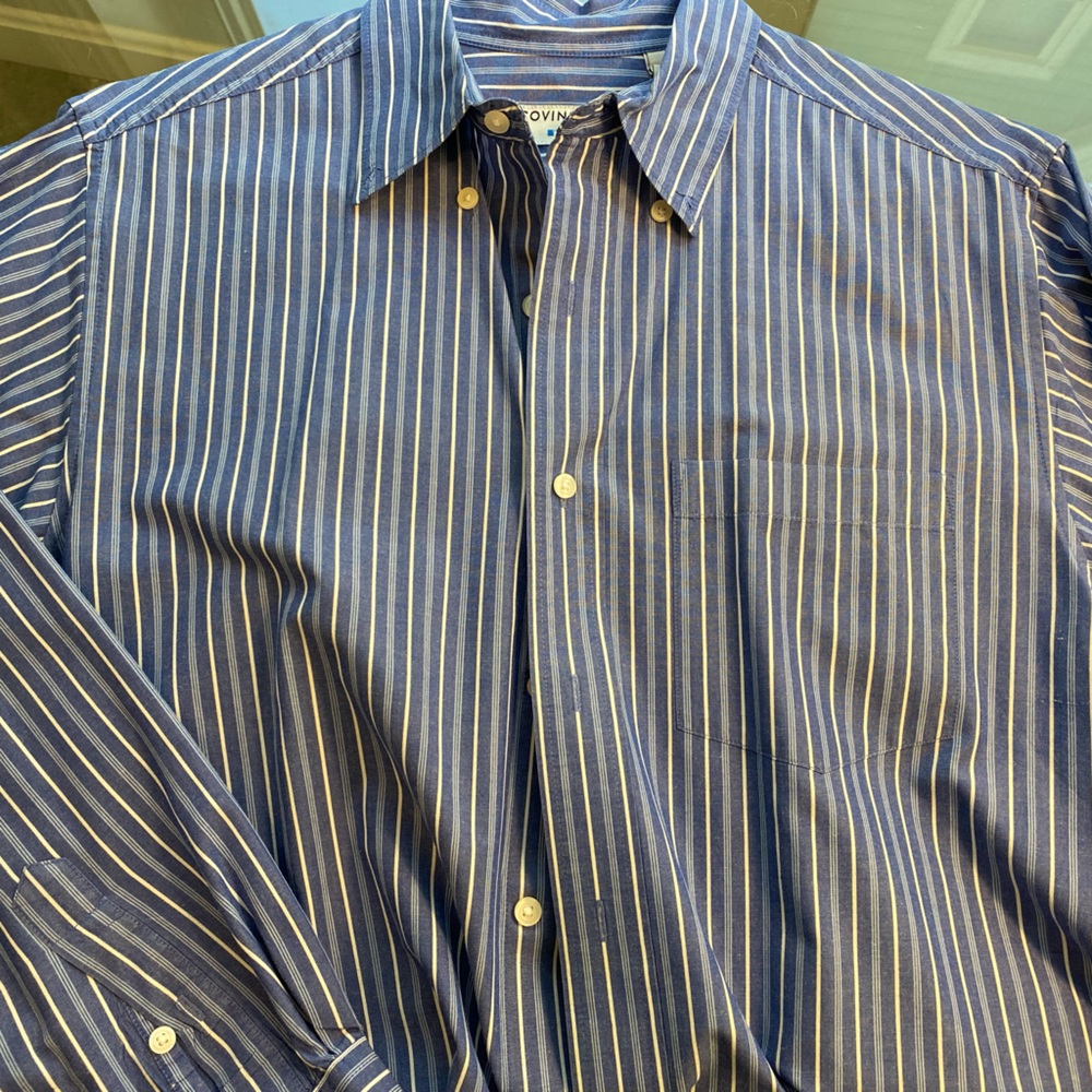 Men’s size medium button down casual dress shirt. Covington brand blue stripe